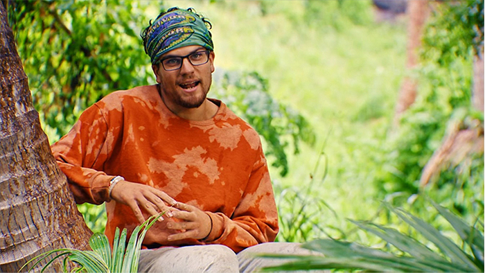 Sami, hands