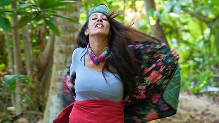 Angelina ripping off her jacket Angelina ripping off her jacket