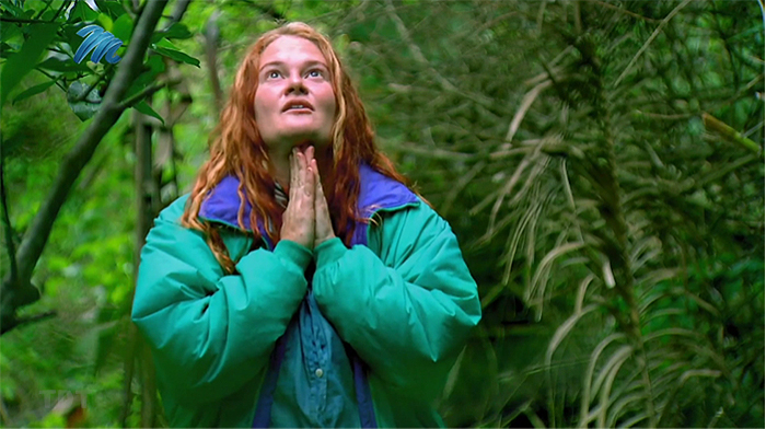 Santoni prays
